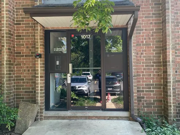 1017 Buccaneer Dr APT 5, Schaumburg, IL 60173