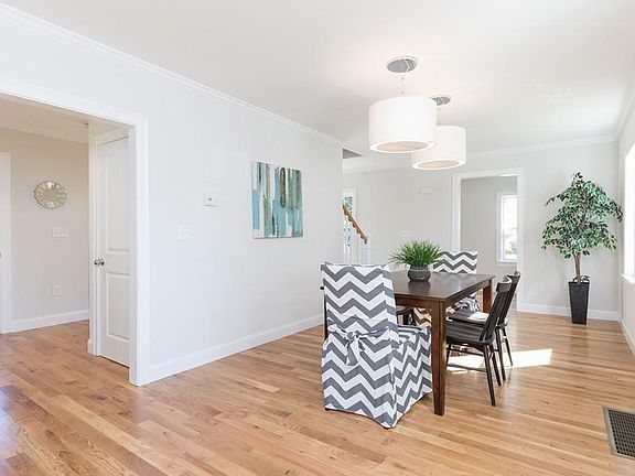 3rd image of 16 Elmira Ave #16