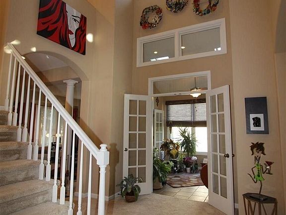 4th image of 536 S 185th St