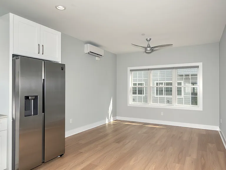 Fairfield Townhouse At Valley Stream — Photo 6