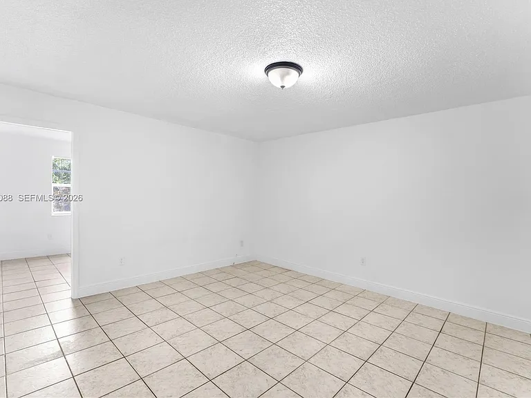 1305 W 53rd St #420 — Photo 4