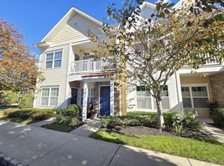 11 Lager Ln, Patchogue, NY 11772
