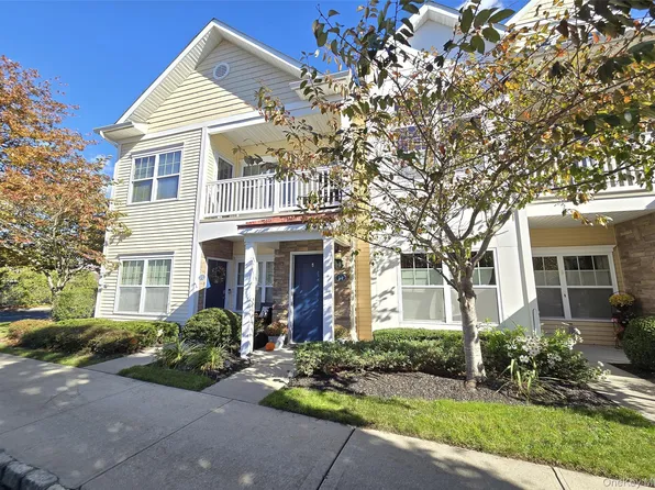 11 Lager Lane, Patchogue, NY 11772