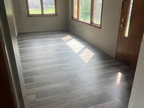 4th image of 1604 Green Bay N