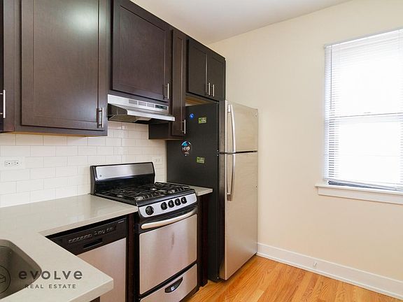 3rd image of 619 W Melrose St #619C3