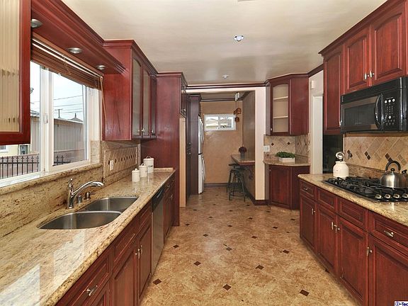3rd image of 12550 Cantara St