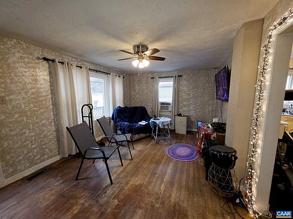 4th image of 313 Piedmont Ave
