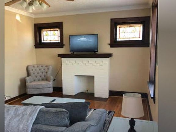 3rd image of 5042 Winona Ave #2