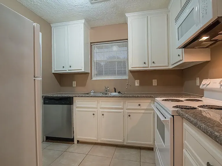 4518 Oak Shadows Dr — Photo 5