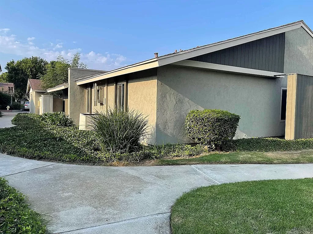 Building Photo - 479 Los Arbolitos Blvd