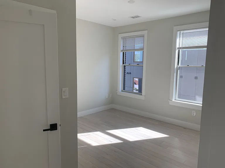 197 Green St #306 — Photo 6
