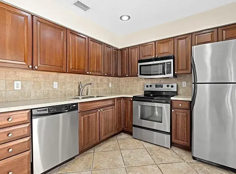 3 bed, 2.0 bath, 1182 sqft, $2,295 — Photo 4