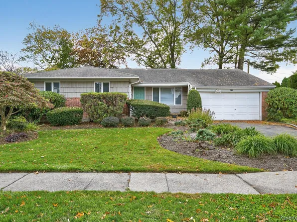 4 W Oak Hill Drive, Oyster Bay, NY 11771