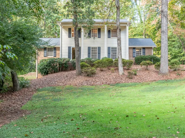 220 Glencourtney Dr, Sandy Springs, GA 30328