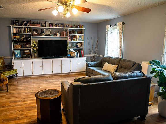 2nd image of 420 Carthage Dr