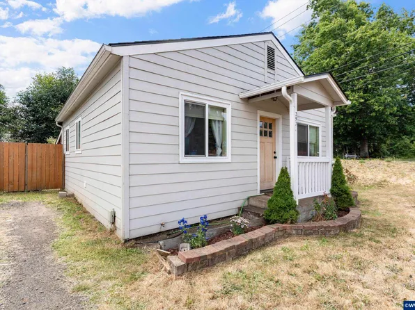 297 SW Walnut Ave, Dallas, OR 97338