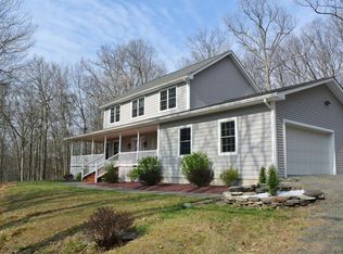 218 Log Tavern Dr, Milford, PA 18337