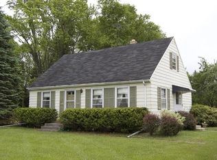 9415 W Donges Bay Rd, Mequon, WI 53097