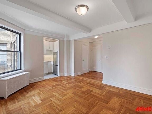 4th image of 311 E 72nd St APT 3A