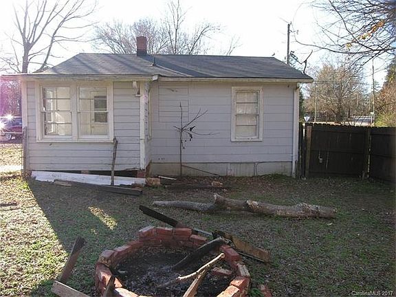 3rd image of 216 Balfour Dr