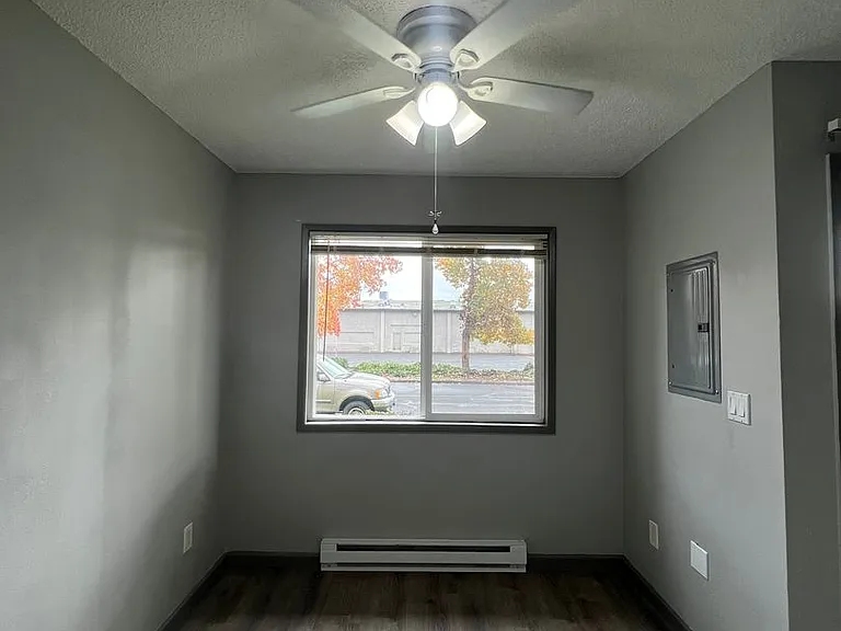 Executive East — Photo 18