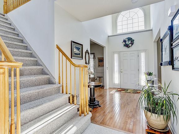 4th image of 38 Regina Dr
