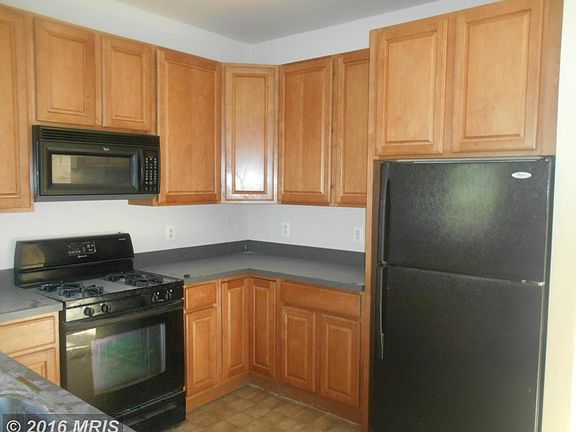 4th image of 313 Old Squaw Ct