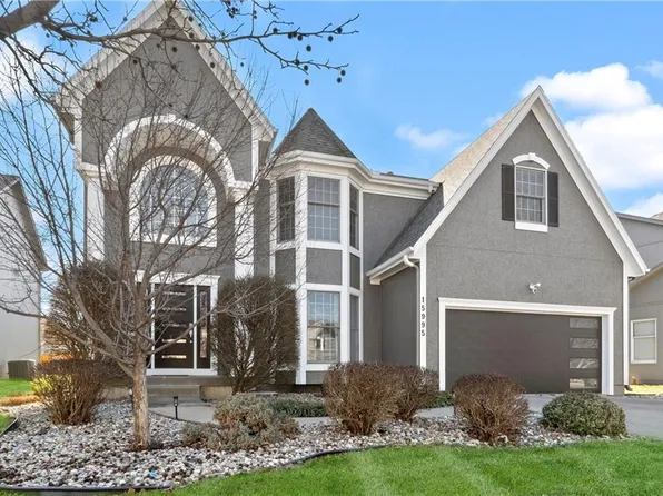 15995 S Clairborne St, Olathe, KS 66062