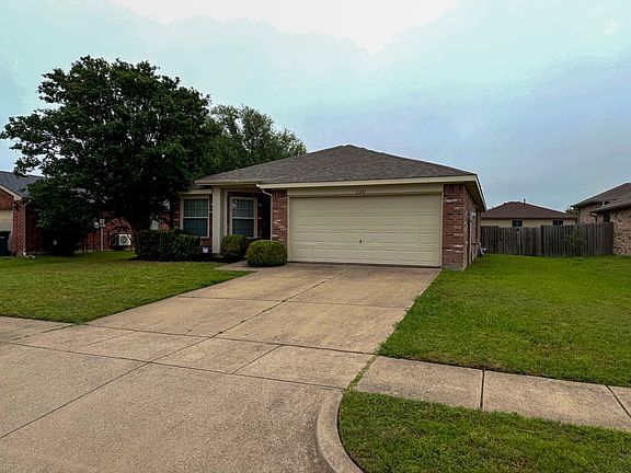 2nd image of 2201 Southridge Ln