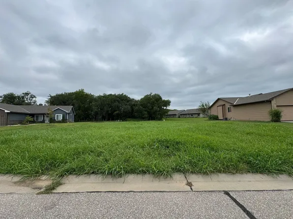 5542 S Victoria Ct, Wichita, KS 67216