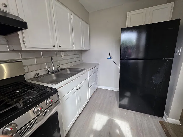 2825 Belvedere Ln #10 — Photo 12