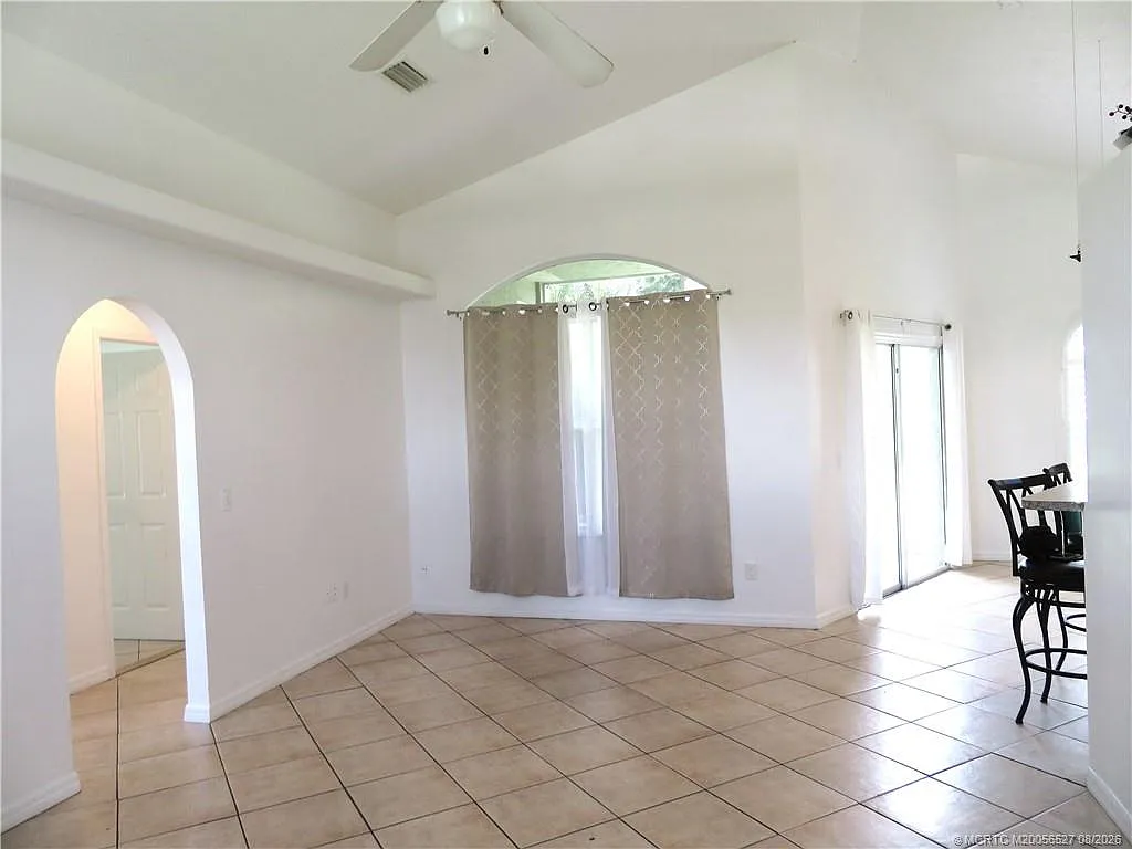 3 bed, 2.0 bath, 1253 sqft, $2,200 — Photo 3