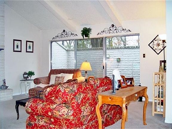 Family Room with access to Atrium.