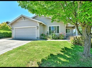 228 Phoenix Hills Dr, Phoenix, OR 97535
