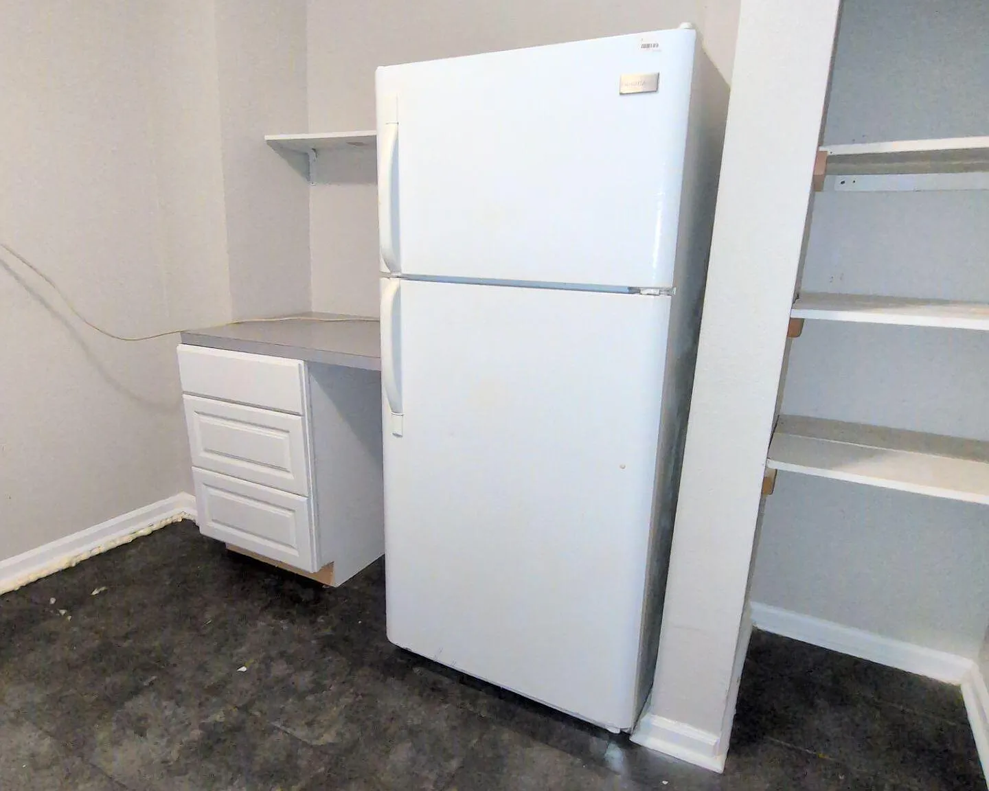 3 bed, 1.0 bath, 1056 sqft, $999 — Photo 3
