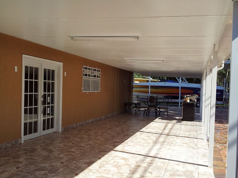 2nd image of 4976 Carver St