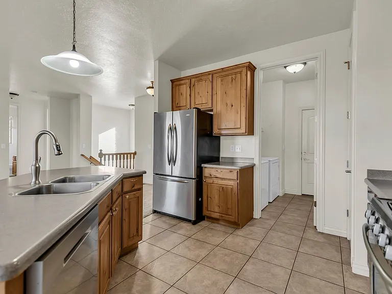 832 E Michie Ln — Photo 8