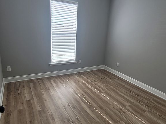 3rd image of 1031 Wessex Dr