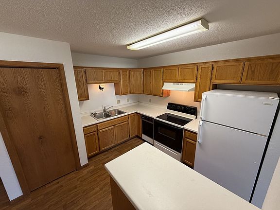 2nd image of 2502 Greenwood St #5