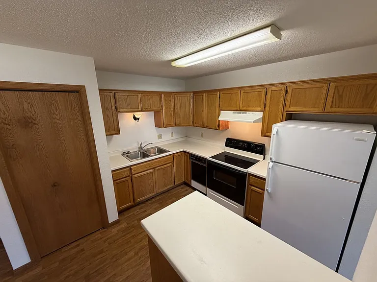 2502 Greenwood St — Photo 2