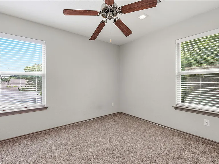 1804 Glenmore Ave — Photo 18