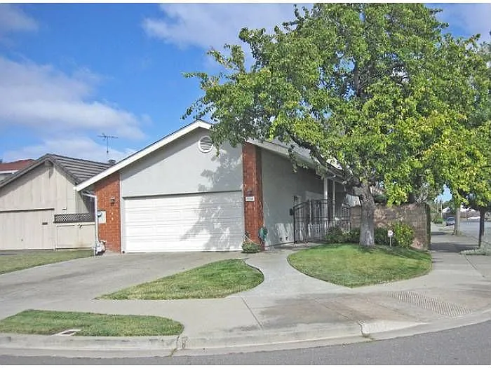 5194 Bolton Pl photo 1