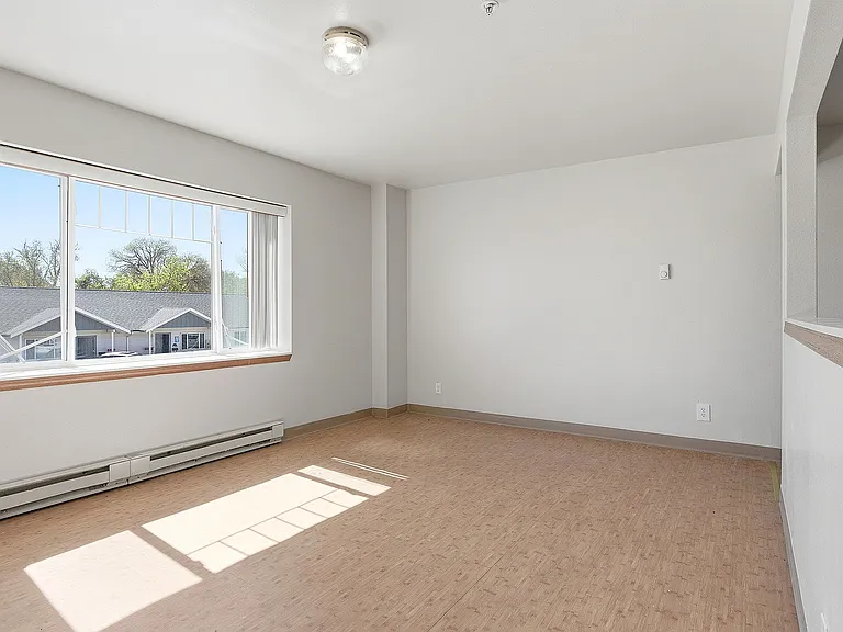 808 W Buffalo St — Photo 7