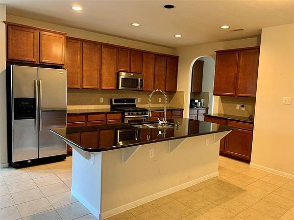 3rd image of 822 Harbor Lakes Ln