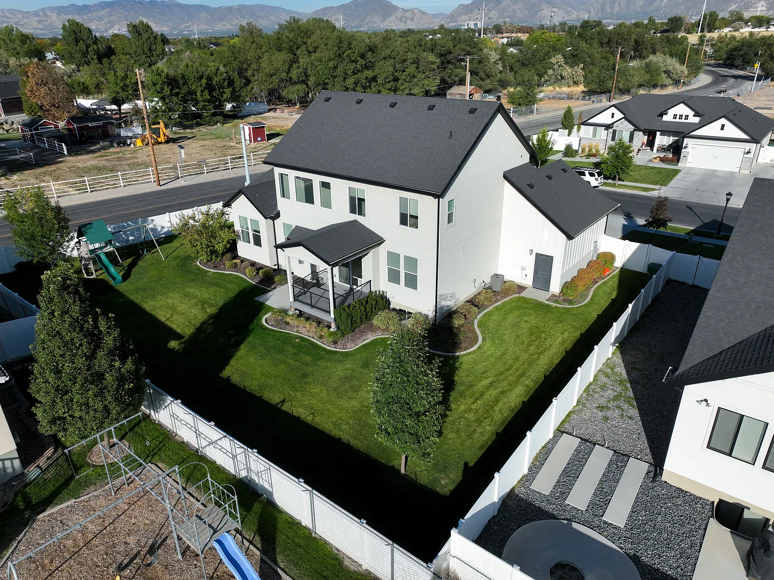 5 bed, 4216 sqft, $5,000 — Photo 3