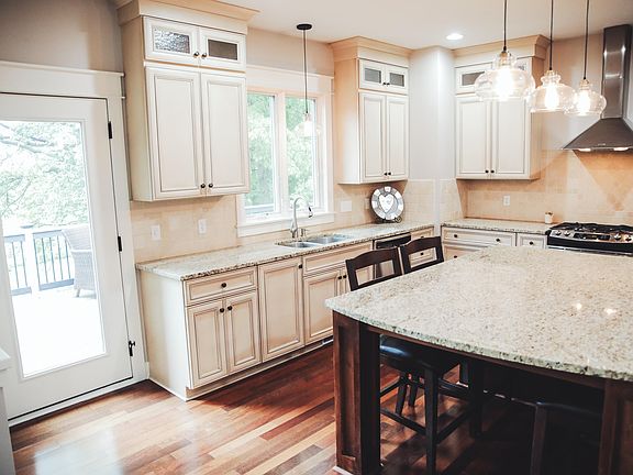 4th image of 9473 Arrowcrest Dr NE