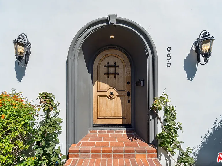 956 S Longwood Ave — Photo 4