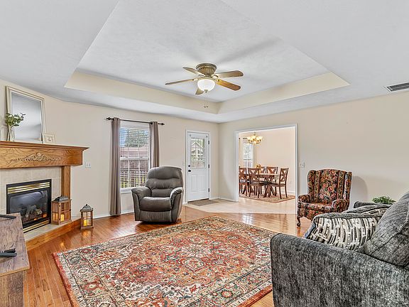 4th image of 735 N White Rock Avenue