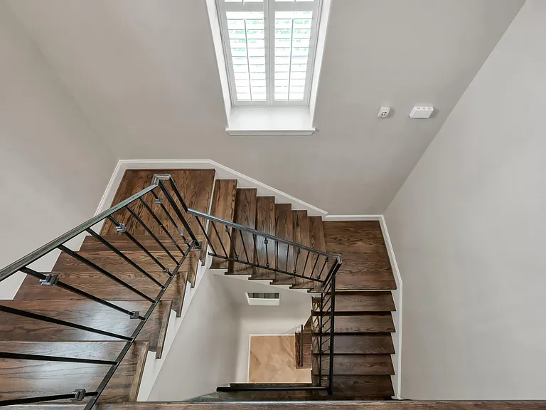 2101 Elmen St — Photo 32