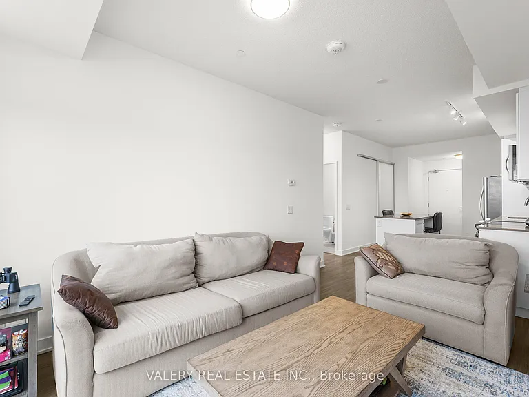 681 Yonge St #615 — Photo 7